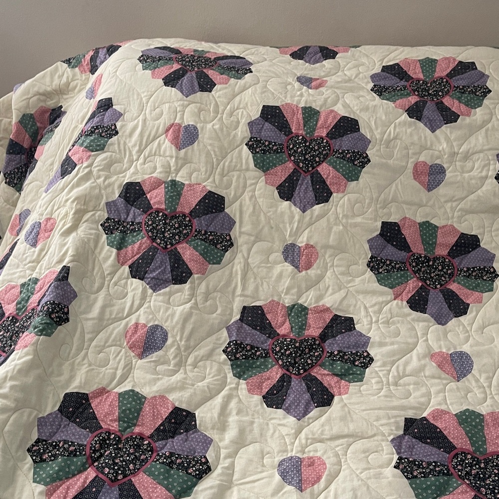 Beautiful heart accents comfortor queen size reversible - Picture 3 of 7